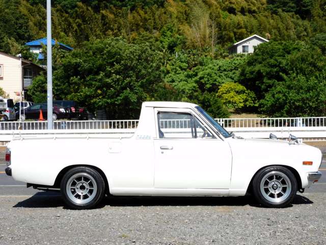 Nissan Sunny Truck 4