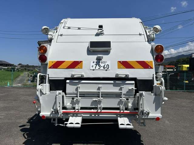 Isuzu Elf 7