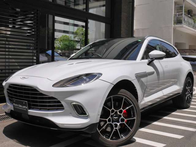 Aston Martin DBX 2
