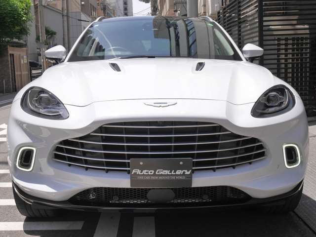 Aston Martin DBX 3