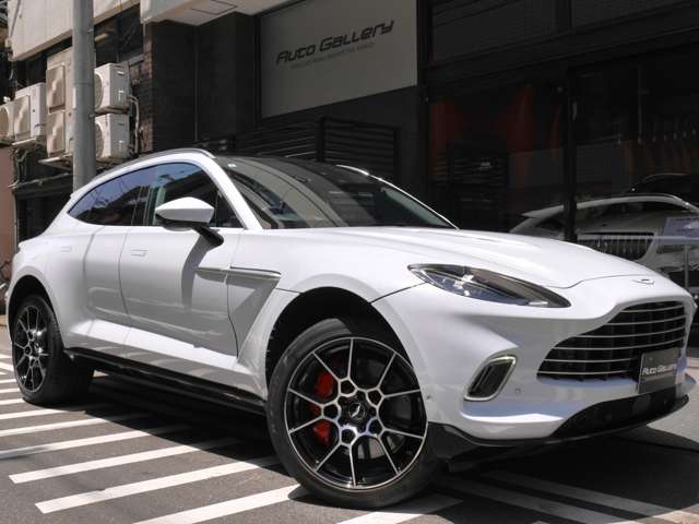 Aston Martin DBX 5