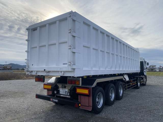 Isuzu Giga 8
