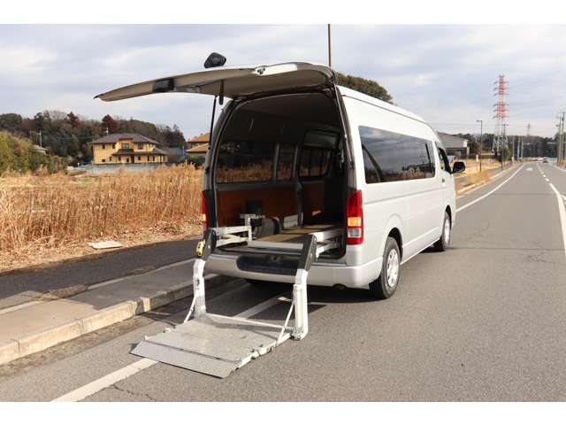 Toyota Hiace Van 12