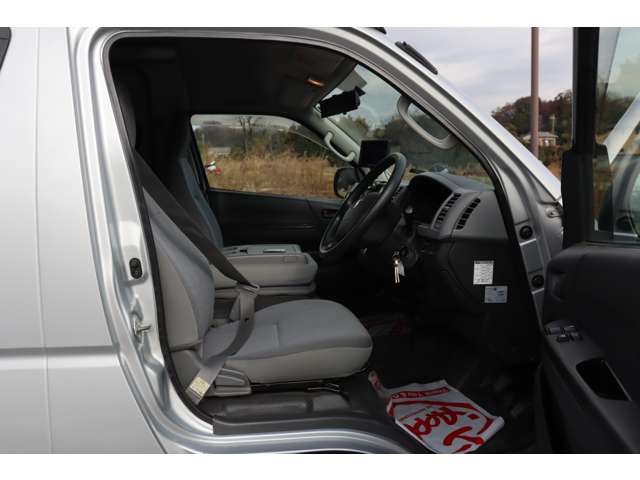 Toyota Hiace Van 7