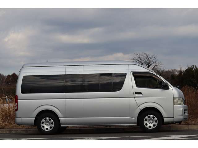 Toyota Hiace Van 8