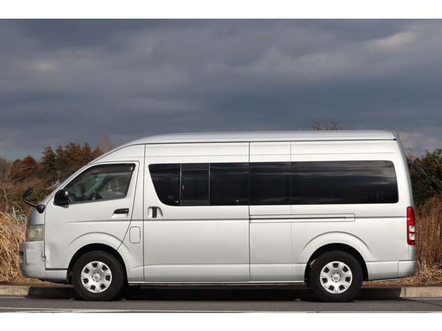 Toyota Hiace Van 9