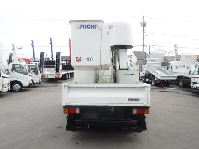Hino Dutro 6
