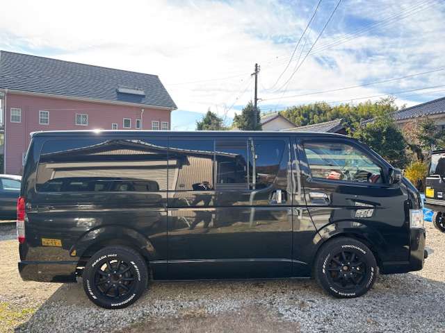 Toyota Hiace Van 11