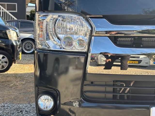 Toyota Hiace Van 7