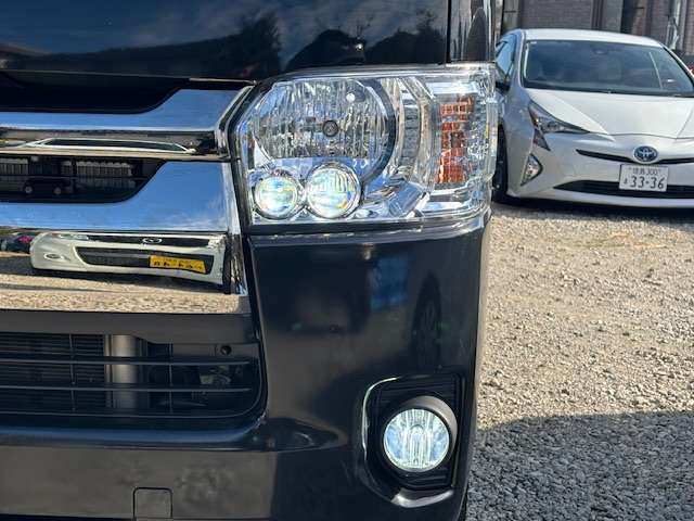 Toyota Hiace Van 9