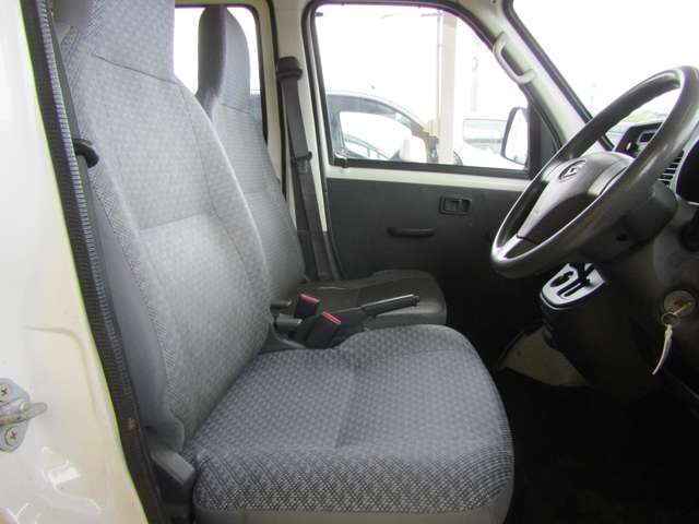 Daihatsu Hijet Cargo 6