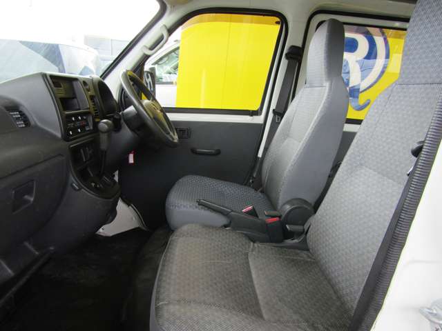 Daihatsu Hijet Cargo 7