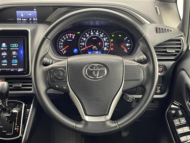 Toyota Voxy 12