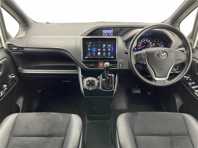 Toyota Voxy 4