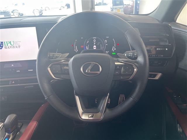 Lexus RX 9