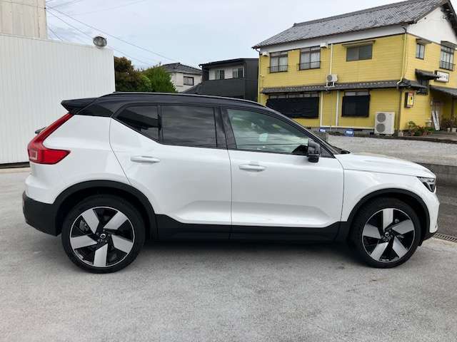 Volvo EX40 11