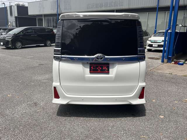 Toyota Voxy 11