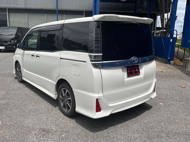 Toyota Voxy 12