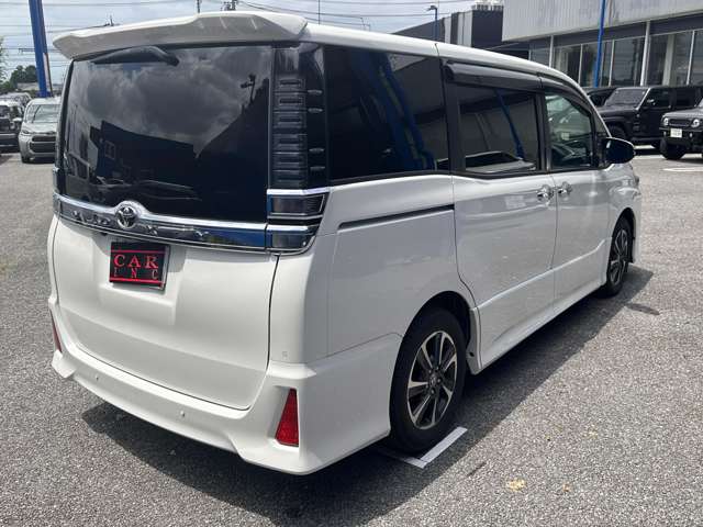 Toyota Voxy 10
