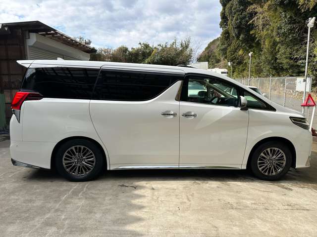 Toyota Alphard 6