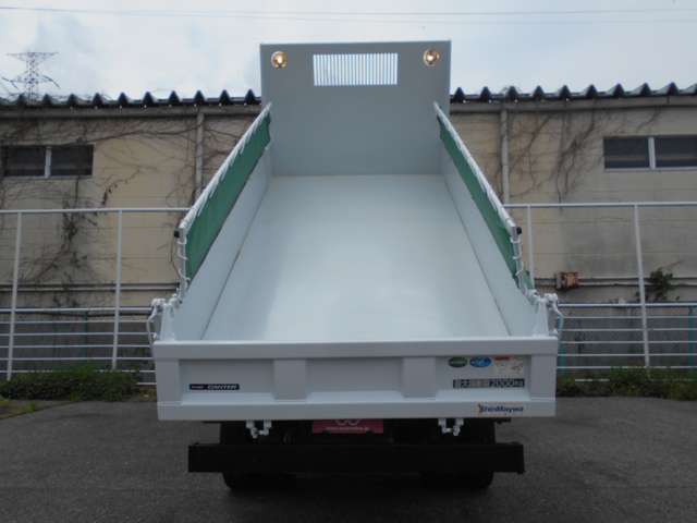 Mitsubishi Fuso Canter 9