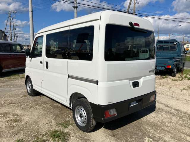 Daihatsu Hijet Cargo 12