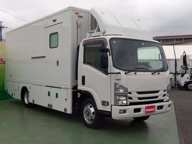 Isuzu Elf 3