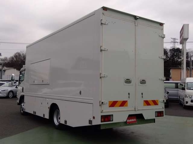 Isuzu Elf 6