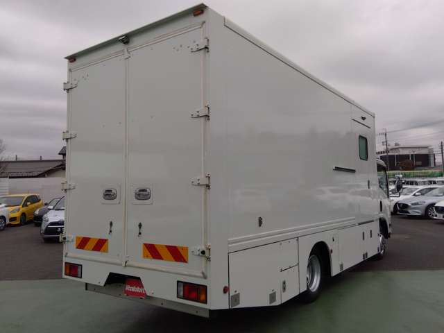 Isuzu Elf 8