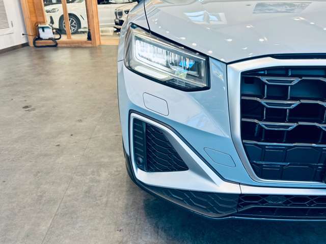 Audi Q2 12