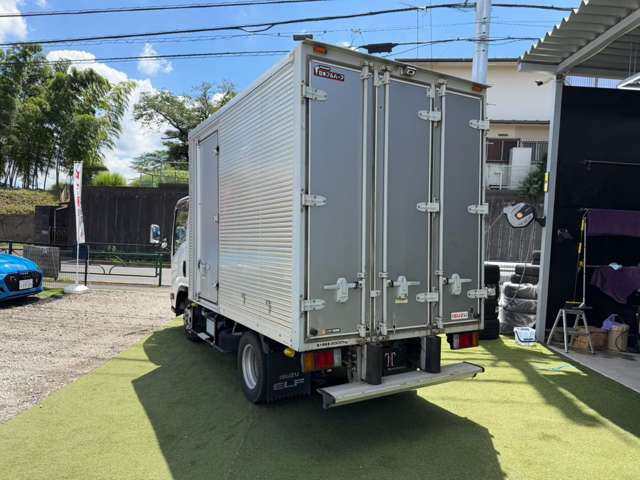 Isuzu Elf 4