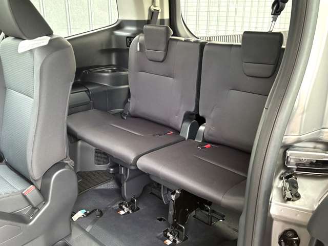 Toyota Noah 11
