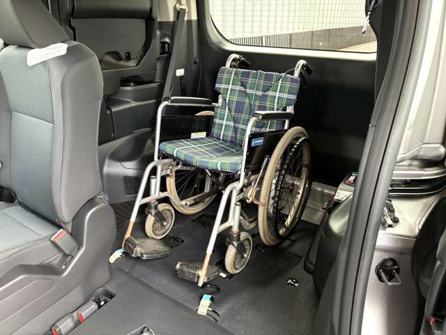 Toyota Noah 12