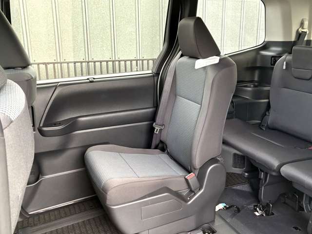 Toyota Noah 10