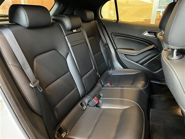 Mercedes-Benz GLA-Class 11