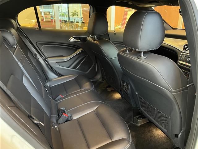 Mercedes-Benz GLA-Class 10
