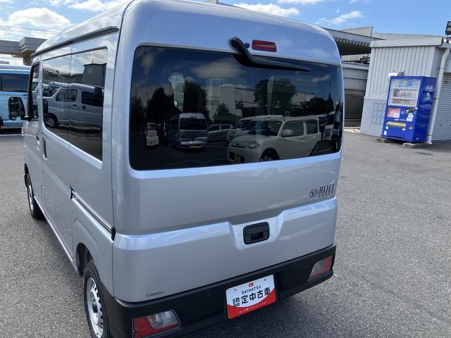 Daihatsu Hijet Cargo 4
