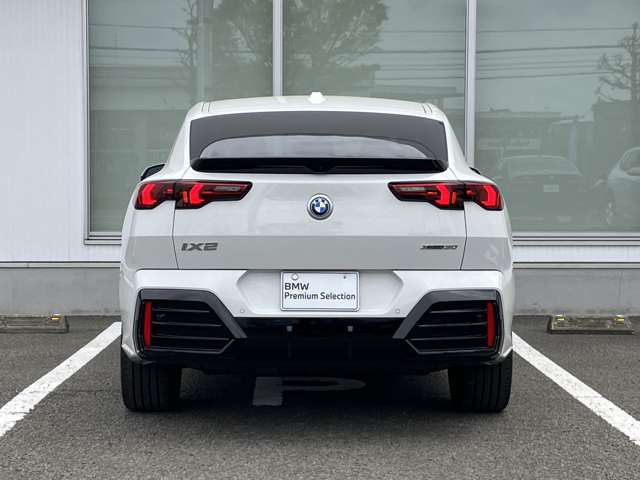 BMW iX2 4