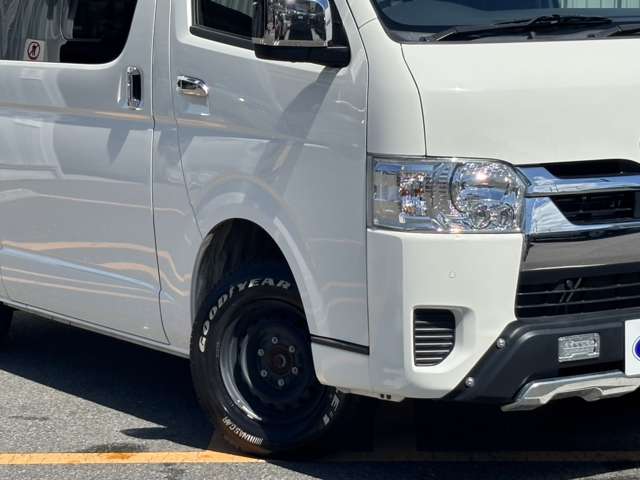 Toyota Hiace Van 4