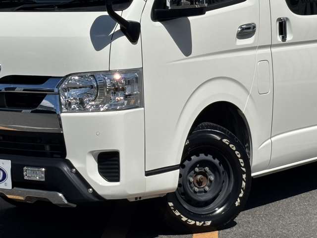 Toyota Hiace Van 5