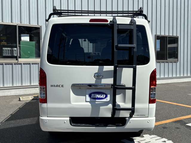 Toyota Hiace Van 6