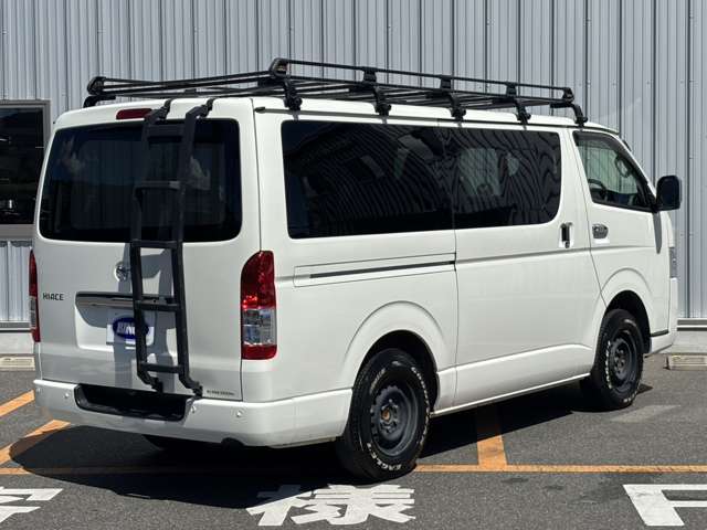 Toyota Hiace Van 7