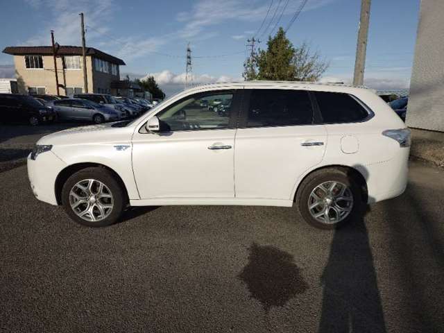 Mitsubishi Outlander PHEV 9