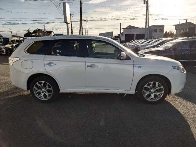 Mitsubishi Outlander PHEV 10