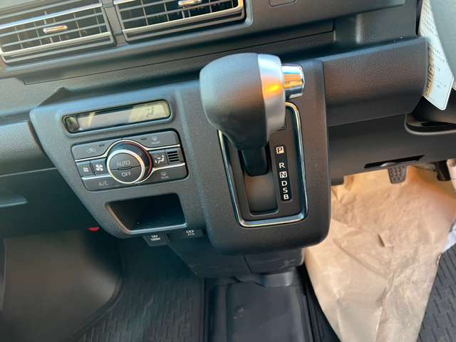 Daihatsu Atrai 7