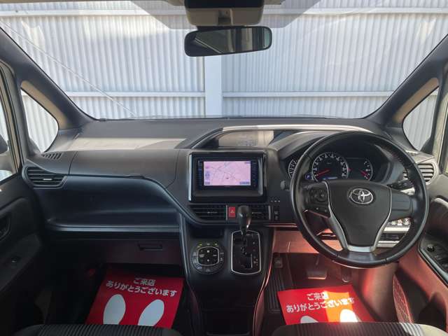 Toyota Voxy 4