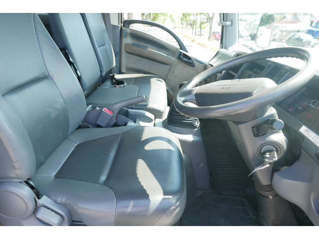 Isuzu Elf 12