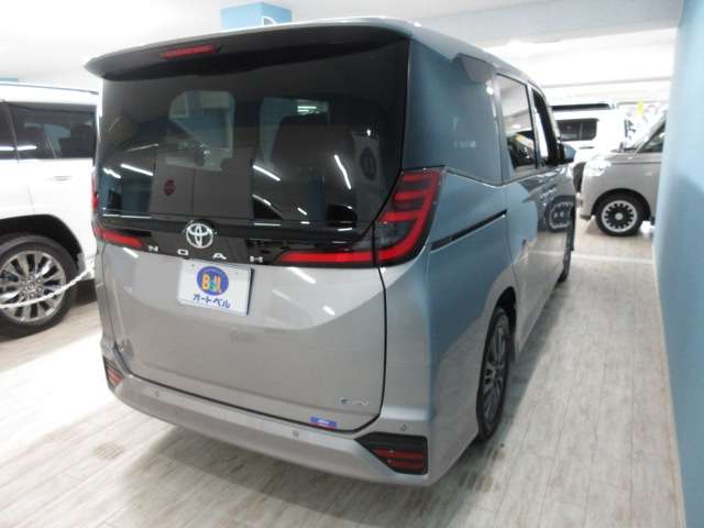 Toyota Noah 3