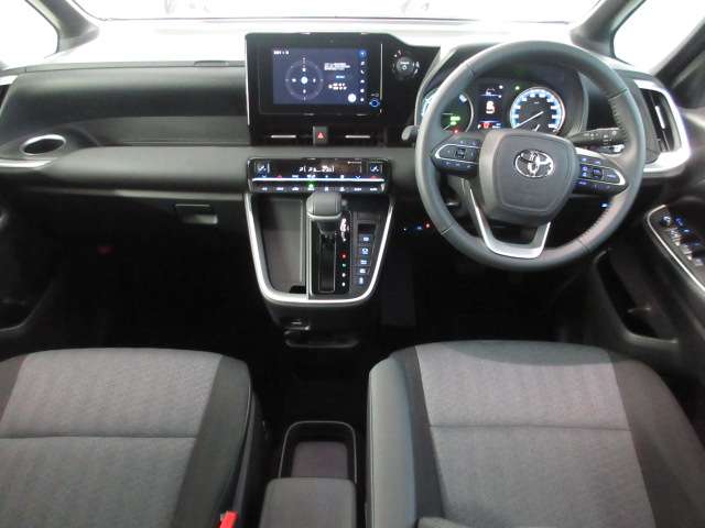 Toyota Noah 4