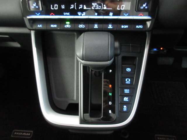 Toyota Noah 9